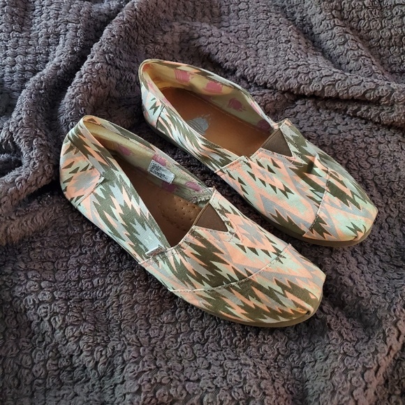 Ladies Slip-On - Picture 2 of 2